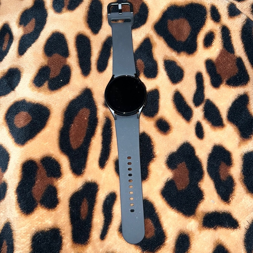 Samsung Watch 4, 41mm Bluetooth only. Brand new